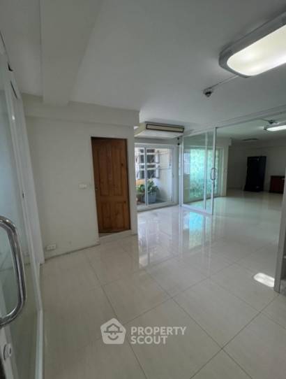 รูป คอนโด 1 ห้องนอน 46 ตร.ม. ชั้น 30 ที่ I.T.F. Silom Palace ใกล้ BTS ช่องนนสี่ 400 ม. (ID 2260745) - รูปที่ 10/12