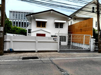 บ้านเดี่ยว กรุงเทพมหานคร : ขายบ้านเดี่ยวบางนา ลาซาล สุขุมวิท105 ใกล้รถไฟฟ้าBTSแบริ่ง ที่ติดถนนสุขุมวิท105 ขายพร้อมผู้เช่าปีละ5แสน ออกบางนาตราดได้  ทำกิจการได้ 0879074045