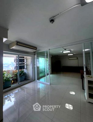 Condos for rent : 30th-Floor 1-BR 50 Sqm Near BTS Chong Nonsi | I.T.F. Silom Palace (ID 2260746)