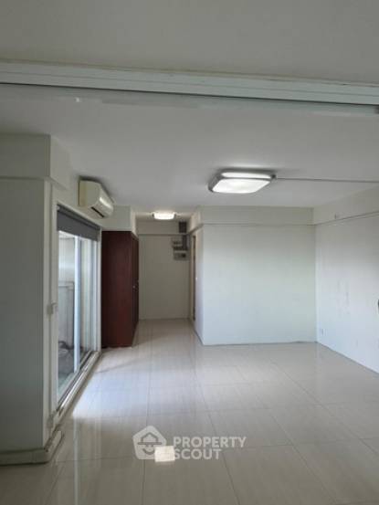 รูป คอนโด 1 ห้องนอน ชั้น 30 ขนาด 64 ตร.ม. ที่ I.T.F. Silom Palace ใกล้ BTS ช่องนนทรี 400 ม. (ID 2260747) - รูปที่ 2/12