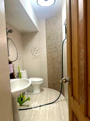 Condos for rent : 1-BR 46 Sqm, 30th-Floor At I.T.F. Silom Palace, 400m to BTS Chong Nonsi (ID 2260745)