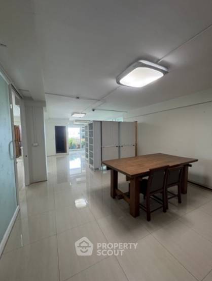 รูป คอนโด 1 ห้องนอน 46 ตร.ม. ชั้น 30 ที่ I.T.F. Silom Palace ใกล้ BTS ช่องนนสี่ 400 ม. (ID 2260745) - รูปที่ 11/12