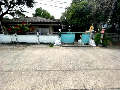 ที่ดิน วิทยาลัยเซาธ์อีสท์บางกอก : ขายที่ดินบ้านเดี่ยวปุณณวิถี วชิรธรรมสาธิต สุขุมวิท101/1 ที่ดิน 142 ตร.ว  ถนนกว้าง กล้รถไฟฟ้าBTSปุณณวิถี อุดมสุข ศรีนครินทร์ บางนา ขายถูก 087-9074045