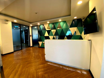 Office for rent : Rental office area  Shinroj building Next to Ratchadaphisek Road In the area of Prachanukun , 4th FL, 280 sqm. Decorated with Rental fee 78,400 baht *