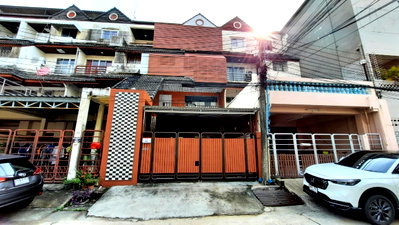 Townhouses for sale : varathorn Ville Pattanakarn 44 