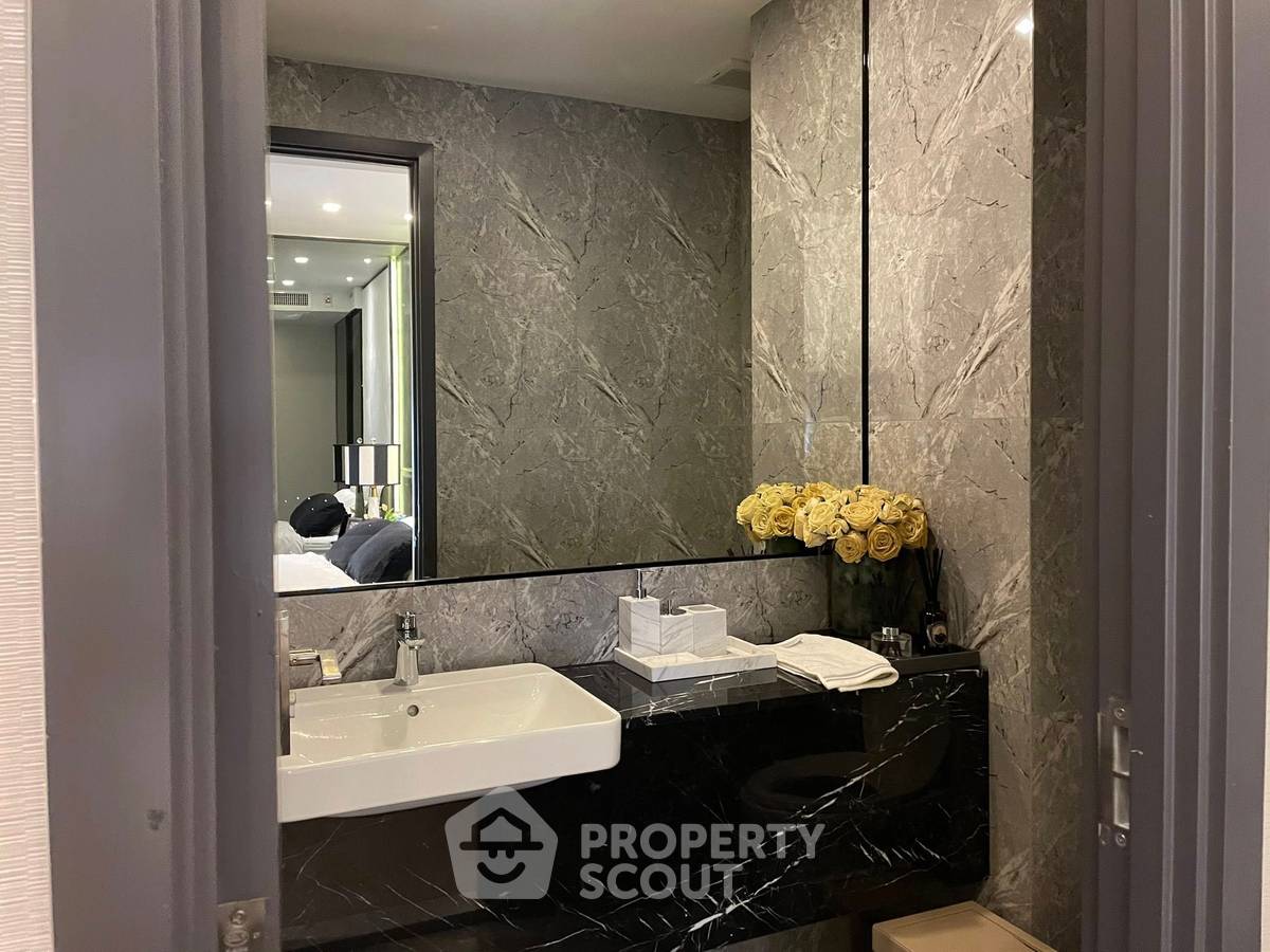 picture 70m To MRT Sukhumvit: 17th-Floor 1-BR At Ashton Asoke (ID 2262393) - 3/7