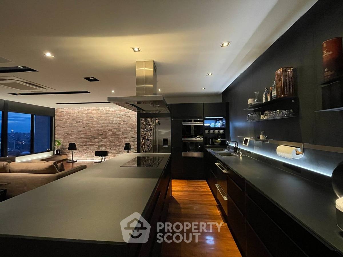 รูป คอนโด 2 ห้องนอน 234 ตร.ม. ชั้นสูง 41-42 The Emporio Place ใกล้ BTS พร้อมพงษ์ (ID 845536) - รูปที่ 10/16