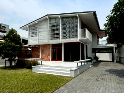 เช่าบ้านเดี่ยว ถนนเพชรบุรี กรุงเทพฯ : P0212 บ้านเดี่ยวรีโนเวทใหม่ให้เช่า – ซอยปรีดีพนมยงค์ 25 (เอกมัยซอย 10) ใกล้สุขุมวิท 71 เพียง 750 เมตร