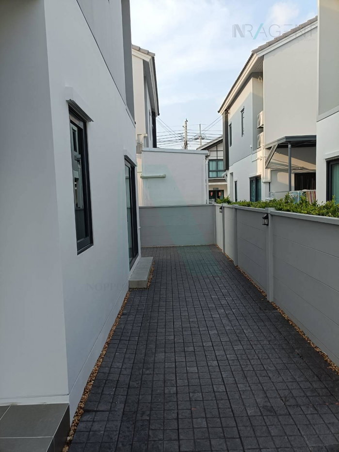 รูป ขายบ้านแฝด โครงการ เซนส์ บางนา-สุวรรณภูมิ 2 ชั้น 4 ห้องนอน 3 ห้องน้ำ - รูปที่ 3/8