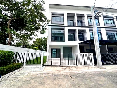 ทาวน์โฮม เทสโก้โลตัส ศรีนครินทร์ : ขายทาวน์โฮม โครงการ บ้านลุมพินี ทาวน์เพลส สุขุมวิท-ศรีนครินทร์ 2 ชั้น 3 ห้องนอน 3 ห้องน้ำ