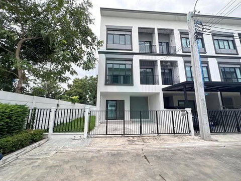 ขายทาวน์โฮม โครงการ บ้านลุมพินี ทาวน์เพลส สุขุมวิท-ศรีนครินทร์ 2 ชั้น 3 ห้องนอน 3 ห้องน้ำ