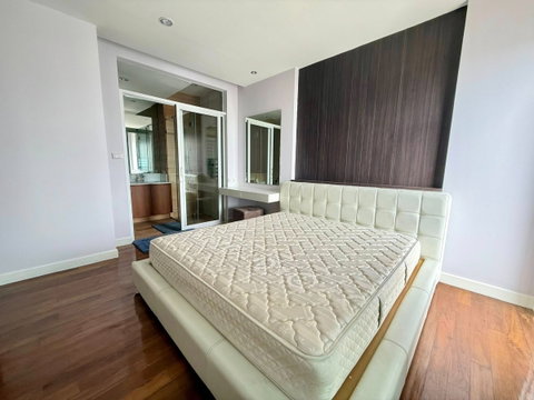 Hive Sathorn ห้องสวย ราคาดี สอบถามเพิ่มเติมได้ที่ Line @condorental