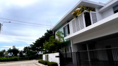 เช่าบ้านเดี่ยว มาร์เก็ต วิลเลจ สุวรรณภูมิ : 📌 ให้เช่าบ้านเดี่ยว โครงการ บ้านมัณฑนา บางนา กม. 15 2 ชั้น 4 ห้องนอน 5 ห้องน้ำ