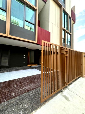 Houses for rent : House for rent at Baan Klang Muang Classe Sukhumvit 77 (Baan Klang Muang Classe Sukhumvit 77). Pyrope style house.