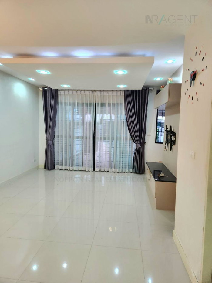รูป ขายทาวน์เฮาส์ โครงการ บ้านกลางเมือง นวมินทร์ 42 3 ชั้น 3 ห้องนอน 3 ห้องน้ำ - รูปที่ 2/8