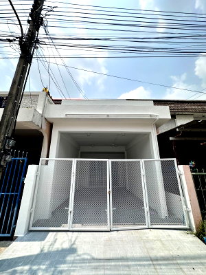Townhouses for sale : 🏰 Townhouse for sale in Wang Thong Wi Village, Phawadi Rangsit 🛠 Renovated the whole house 💸 Price 2.09 Free transfer ✈ Near Don Mueang Airport,