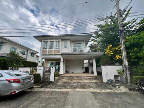 🏡 For Sale: 2-Storey Detached House – Mantana Rama 9 – Srinakarin ✨ A modern family home in a prime residential community