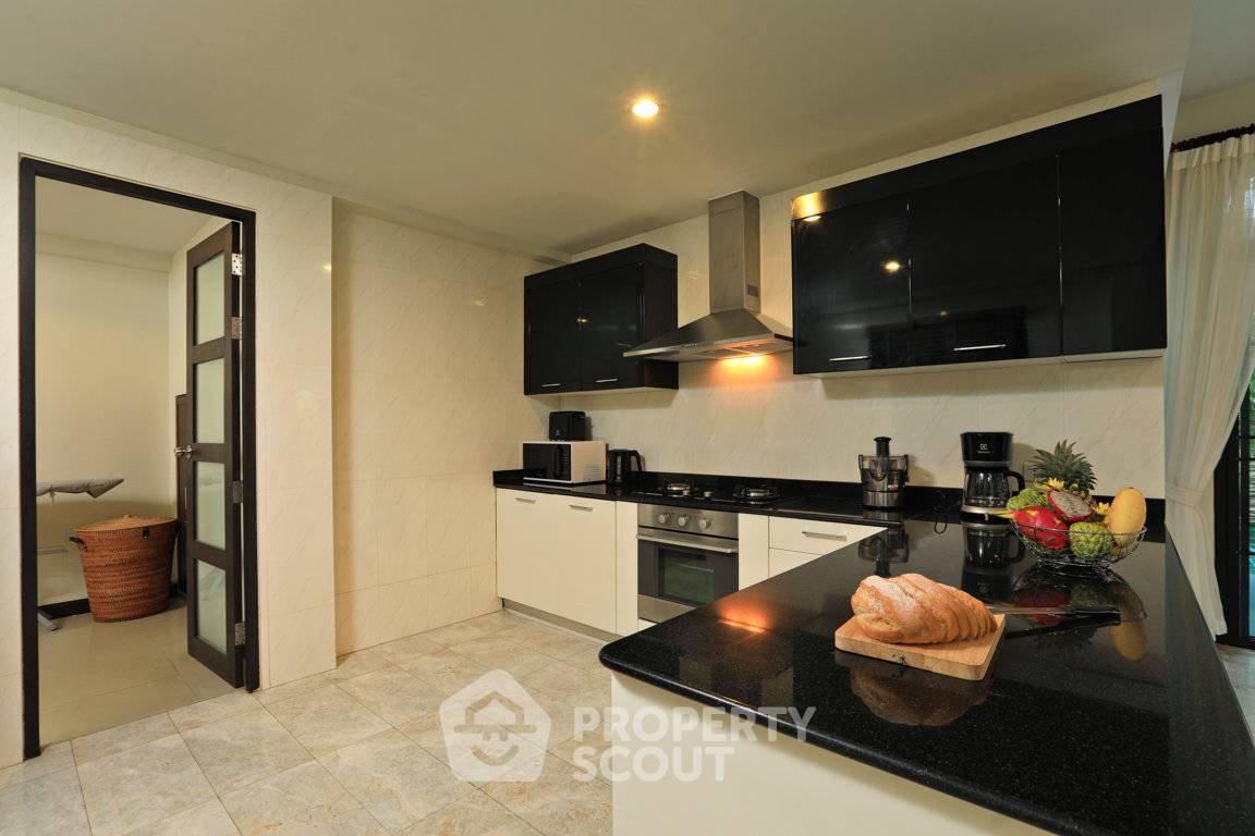 picture Pet-Friendly 4-BR Villa 370 Sqm in Rawai, Phuket (ID 787518) - 13/27