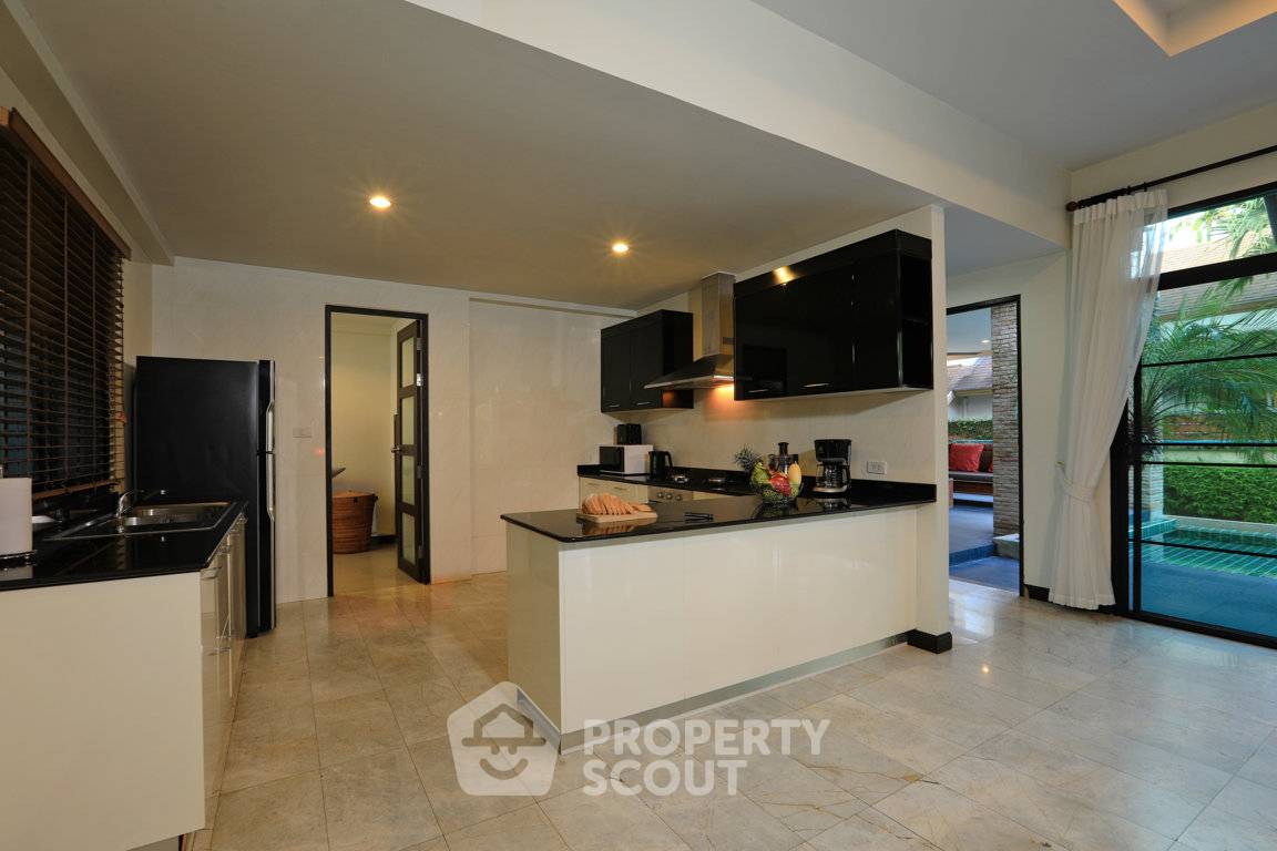 picture Pet-Friendly 4-BR Villa 370 Sqm in Rawai, Phuket (ID 787518) - 14/27