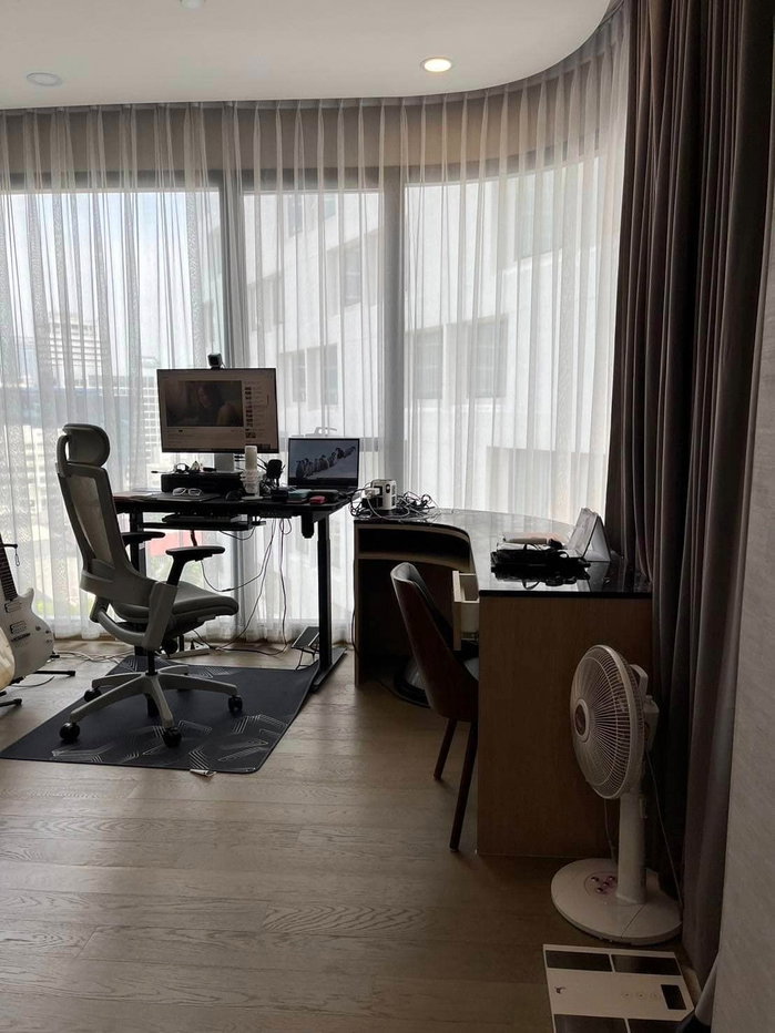 รูป Ashton Chula Silom【𝐒𝐄𝐋𝐋 & 𝐑𝐄𝐍𝐓】🔥ห้องสุดหรู  โปร่งโล่ง เก็บของได้เยอะ 2 ห้องนอน 2 ห้องน้ำ เฟอร์นิเจอร์จัดเต็ม🔥  ติดต่อไลน์ไอดี: @hacondo - รูปที่ 4/9