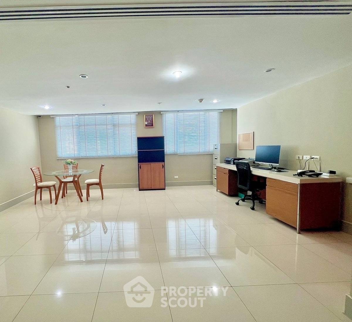 คอนโด 2 ห้องนอน โครงการ สุขุมวิท ซิตี้ รีสอร์ท คอนโด  ชั้น 9 ใกล้ BTS นานา (ID 1985842)