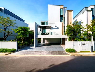 บ้านเดี่ยวให้เช่า : ให้ เช่าบ้านหรู VIVE กรุงเทพกรีฑา- 110 ตร.ว. ติด รร.นานาชาติเวลลิงตัน 3 ชั้น