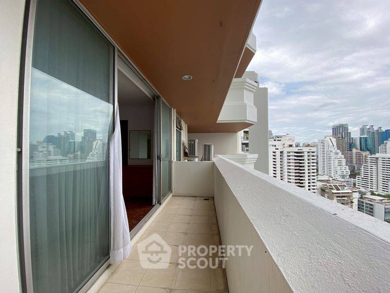 picture Well-Priced Value? 2-BR 118 Sqm Condo Newton Tower Near BTS Nana (200m) (ID 2284208) - 17/22