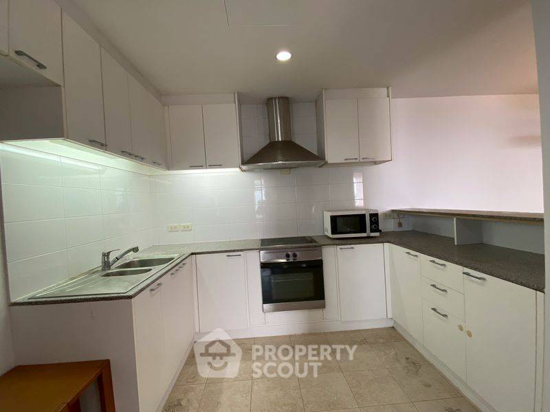 picture Well-Priced Value? 2-BR 118 Sqm Condo Newton Tower Near BTS Nana (200m) (ID 2284208) - 12/22