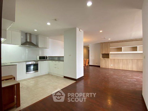 Well-Priced Value? 2-BR 118 Sqm Condo Newton Tower Near BTS Nana (200m) (ID 2284208)