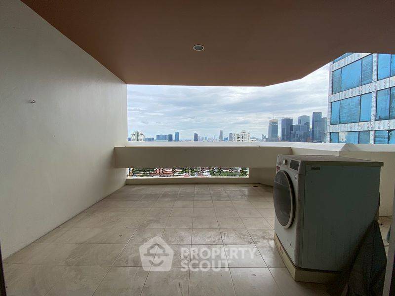 picture Well-Priced Value? 2-BR 118 Sqm Condo Newton Tower Near BTS Nana (200m) (ID 2284208) - 7/22
