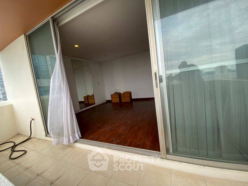 picture Well-Priced Value? 2-BR 118 Sqm Condo Newton Tower Near BTS Nana (200m) (ID 2284208) - 18/22