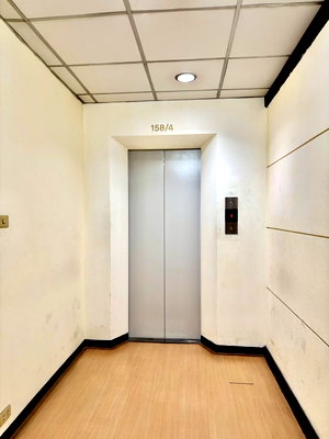 Office for rent DONKI Mall Thonglor   : Office for rent (Thonglor) approximately 700 meters from BTS Thonglor Station.