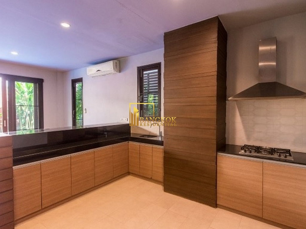 รูป Modern 4 Bed Luxury House With Private Pool in Ekkamai Area - BR8125SH - รูปที่ 7/20
