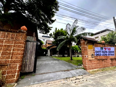 Houses for sale Ratchadaphisek Road : 🏡 For Sale: Luxury Resort-Style House, Soi Lat Phrao 38 Prime city-center location near MRT Lat Phrao