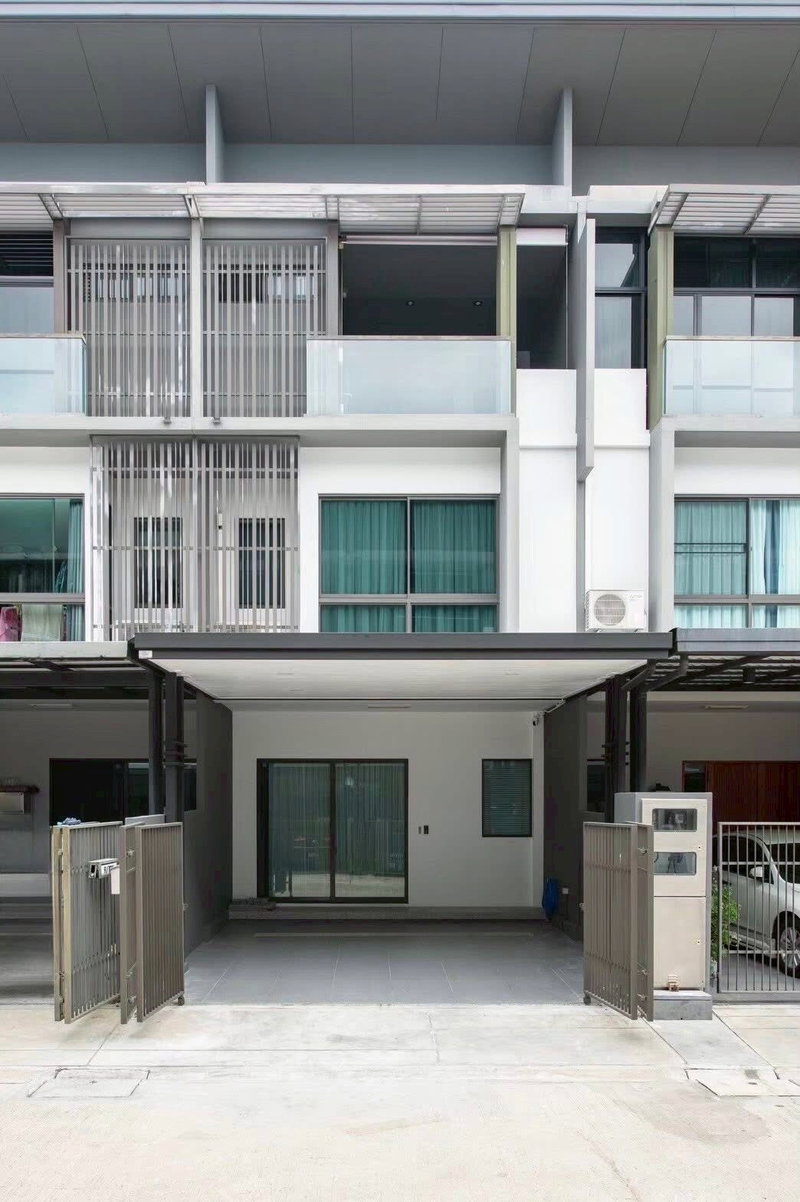 ทาวน์โฮมให้เช่า : #A124100 ✅ 28/8/68  ให้เช่าทาวน์โฮม 3 ชั้น THE LANDMARK EKAMAI-RAMINDRA📲📢สอบถาม ld line @condoboy