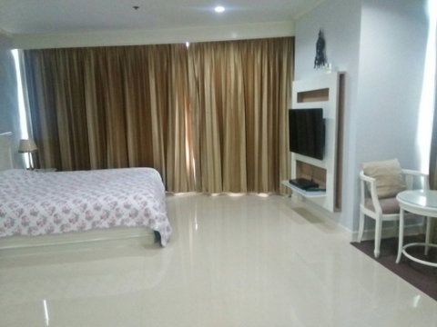 P-39241 Condo for rent President Place fully furnished (Confirm again when visit). 