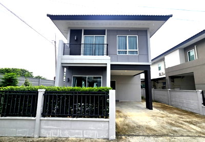 บ้านเดี่ยว ถนนรังสิต-นครนายก : บ้านเดี่ยว 2 ชั้น หมู่บ้าน เซนโทร รังสิต คลอง 4 ตกแต่งสวย พร้อมสวนรอบบ้าน ทำเลดี ติด ถนนรังสิต-นครนายก