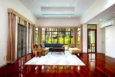 เช่าบ้านเดี่ยว โรงเรียนเซนต์แอนดรูส์อินเตอร์เนชันแนล กรุงเทพ : ♣ Luxury house ♣ บ้านเดี่ยว 2 ชั้น 110.00 ตร.ว. | 4 ห้องนอน 5 ห้องน้ำ | ใกล้ BTS สถานีพระโขนง 2 นาที, โรงพยาบาลสุขุมวิท 4 นาที, Gateway เอกมัย 4 นาที