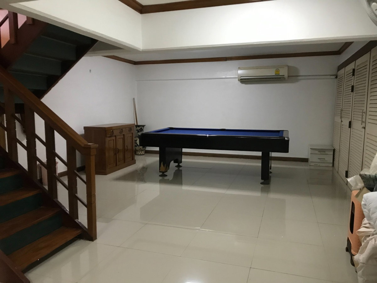 รูป For rent house 4 beds 6 bath with pool nice location (S15-22555)  - รูปที่ 22/35