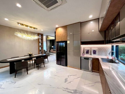 รูปภาพ  ♦ Luxury class ♦ บ้านเดี่ยว 2 ชั้น | ขนาดที่ดิน 107.00 ตร.ว. พื้นที่ใช้สอย 555.00 ตร.ม. | 4 ห้องนอน 5 ห้องน้ำ 3 ที่จอดรถ | ใกล้ Mega Bangna