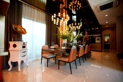 ขายบ้านเดี่ยว : ★ Captivate Type ★ บ้านเดี่ยว 2 ชั้น | ขนาดที่ดิน 113.90 ตร.ว. พื้นที่ใช้สอย 365.00 ตร.ม. | 5 ห้องนอน 5 ห้องน้ำ ใกล้ แฟชั่น ไอส์แลนด์