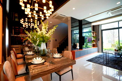 ขายบ้านเดี่ยว : ★ Captivate Type Show Unit ★ บ้านเดี่ยว 2 ชั้น | ขนาดที่ดิน 91.30 ตร.ว. พื้นที่ใช้สอย 365.00 ตร.ม. | 5 ห้องนอน 5 ห้องน้ำ ใกล้ แฟชั่น ไอส์แลนด์