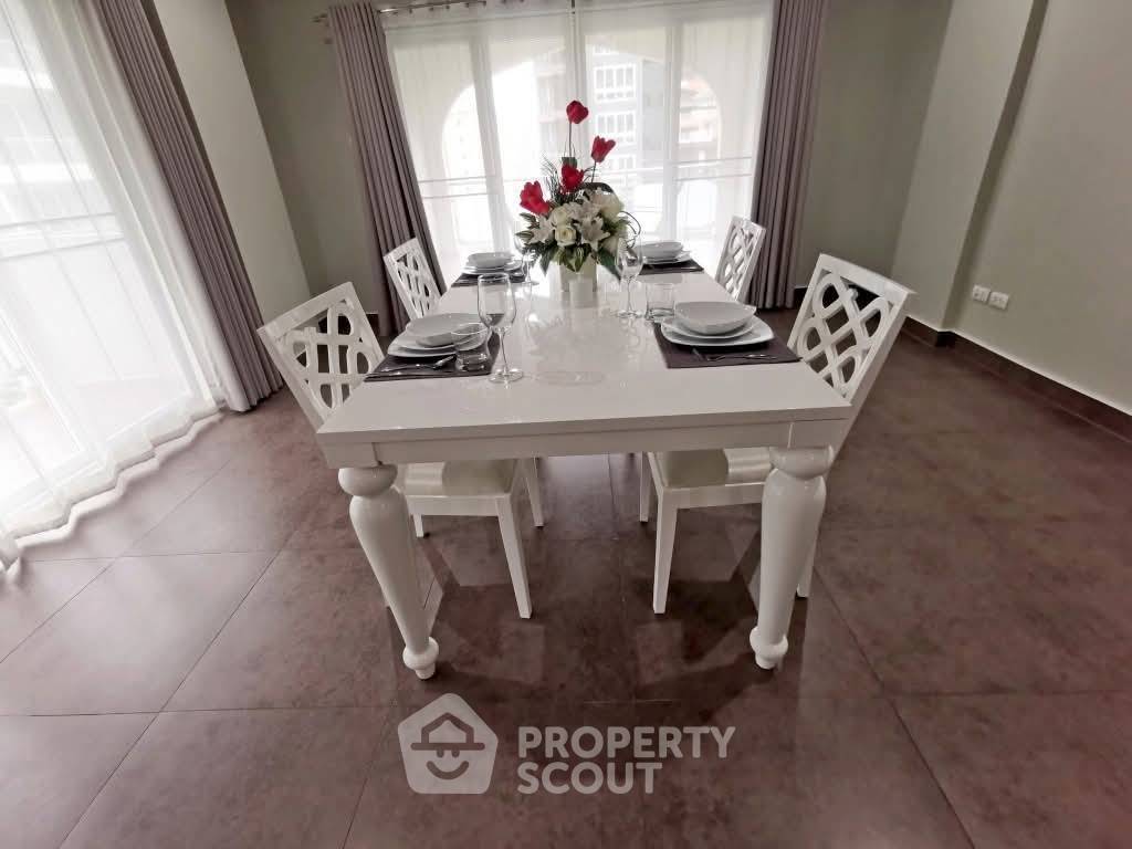 รูป คอนโด 2 ห้องนอน ขายที่ Tudor Court ใกล้พัทยาเหนือ (บางละมุง) (ID 2148435) - รูปที่ 3/10