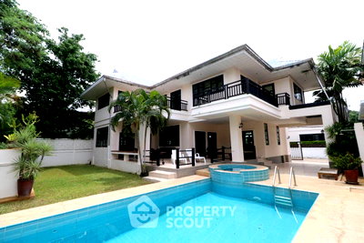 Houses for sale Hua Hin Bus Station : Pet-Friendly 4-BR House 337 Sqm Near Khao Hin Lek Fai View Point (ID 2220388)