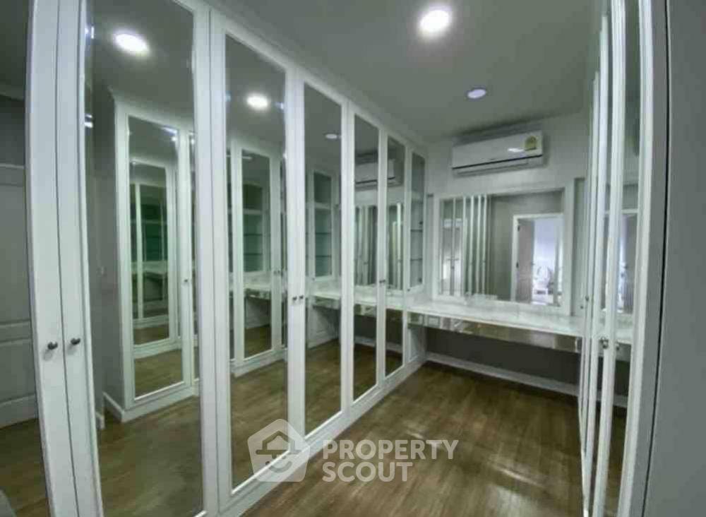 รูป บ้าน 3 ห้องนอน ขาย พร้อมเลี้ยงสัตว์ Centro Ramintra-Chatuchot เขตสายไหม (ID 1393973) - รูปที่ 33/43