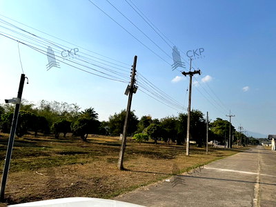 Land for sale : Land with 55 Buildings for Sale, Adjacent to Lampang - Chiang Mai Highway  Total Area: 78 Rai, 2 Ngan, 6 Square Wah