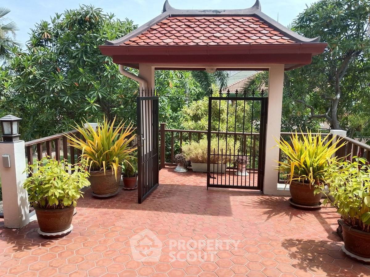 รูป วิลล่า 3 ห้องนอน พื้นที่ 300 ตร.ม. สำหรับขาย ใน ห้วยใหญ่ ชลบุรี (ID 2146445) - รูปที่ 13/18