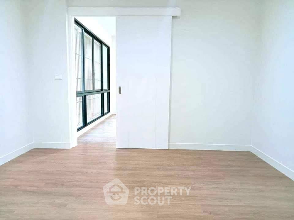 รูป ขายวิลล่า 3 ห้องนอน 300 ตร.ม. บ้านตาลาย พัทยา ใกล้ นาจอมเทียน สัตหีบ ชลบุรี (ID 1334665) - รูปที่ 5/25