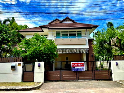 เช่าบ้านเดี่ยว ชลบุรี : ให้เช่าบ้านเดี่ยวสุดหรู หลังใหญ่ หมู่บ้านเดอะ บูเลอวาร์ด ศรีราชา ชลบุรี 