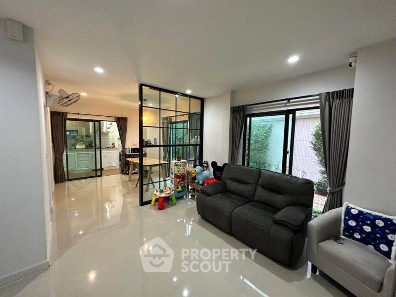 Townhouses for sale : 4-BR Townhouse For Sale, Verve Petchkasem 81, Nong Khaem (ID 2150518)